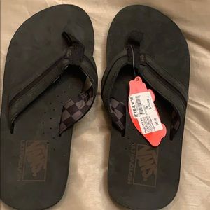 NWT Mena Vans Sandals Size 8